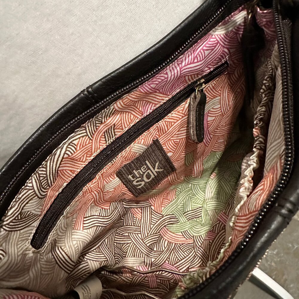 "The Sak" crossbody chocolate leather purse - Picture 3 of 9